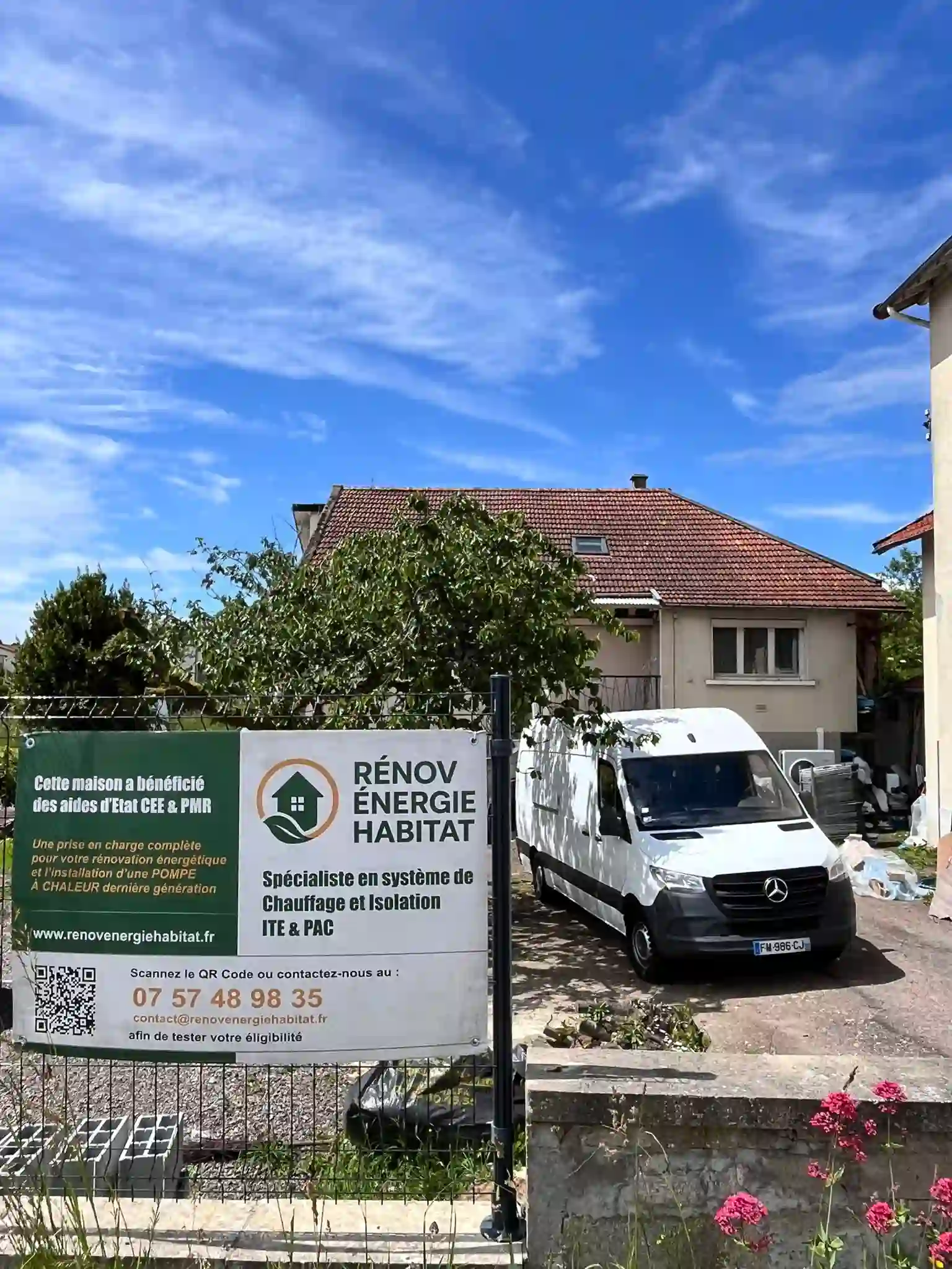 Panneau de chantier Rénov Énergie Habitat à bordeaux