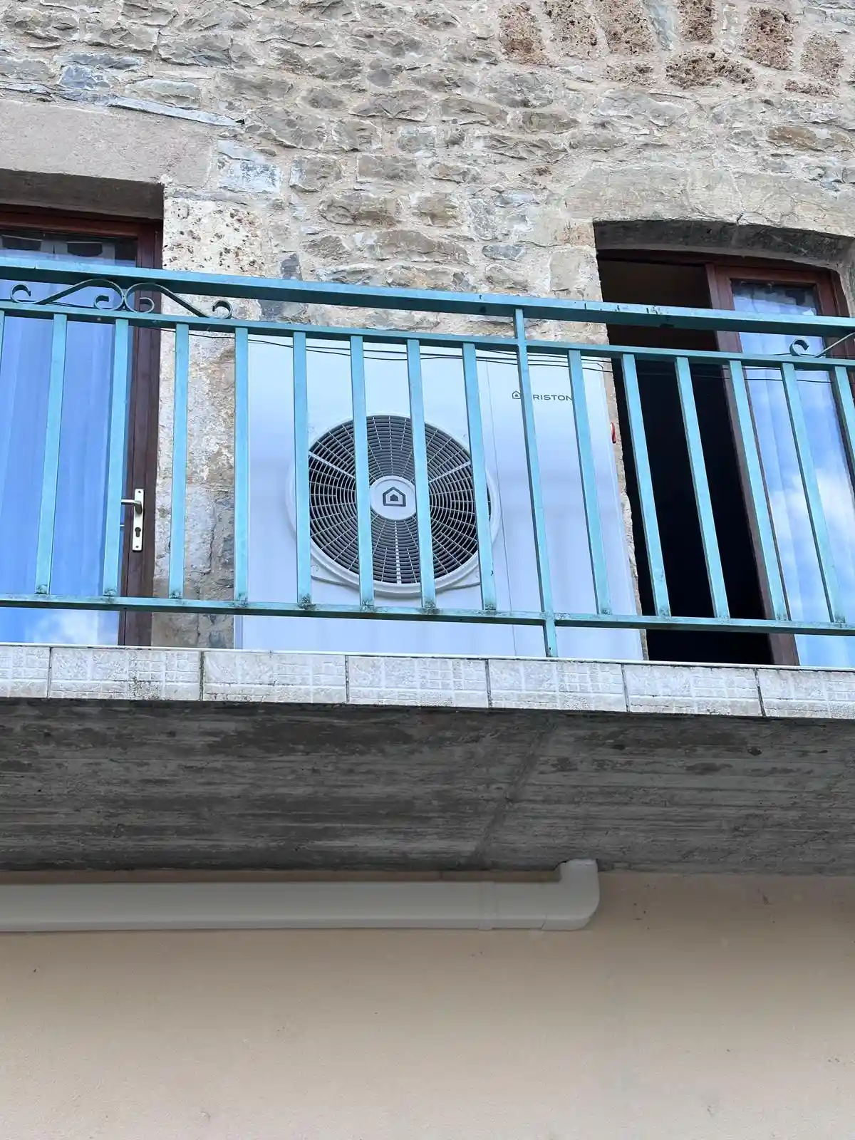Unité extérieure de pompe à chaleur à harnes